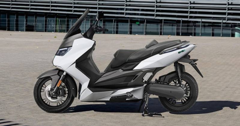 Nerva EXE II : scooter électrique GT haut de gamme à Marseille